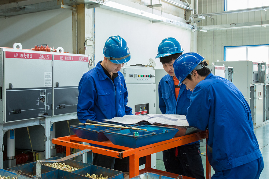 沈陽飛馳電氣設備有限公司工作中企業(yè)展示