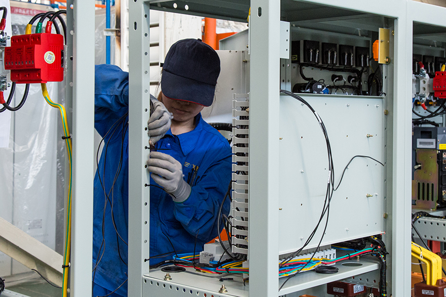 沈陽飛馳電氣設備有限公司工作中企業(yè)展示