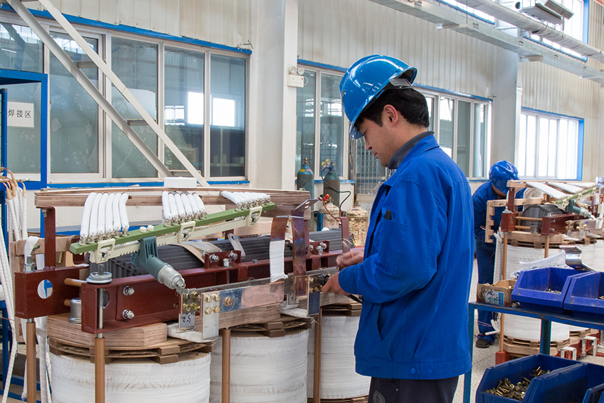 沈陽飛馳電氣設備有限公司工作中企業(yè)展示